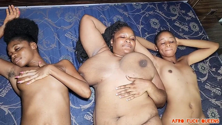 Afro fuck queens: 素敵なアフリカの女の子遊び一枚と別の