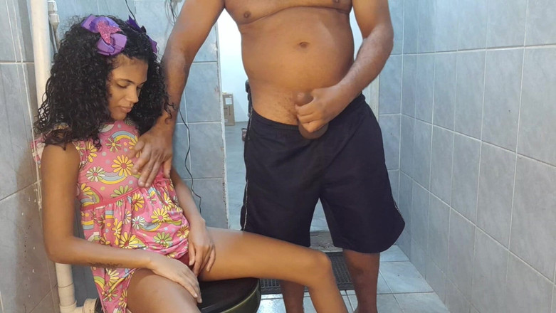 Bebes vagabundas: Leo Ogre viděl sexy holku v koupelně a šuká ji