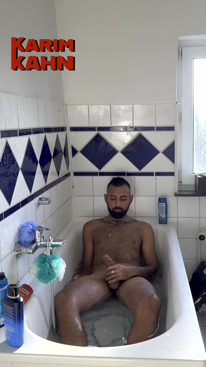 Karim Kahn: Jag kom av misstag i min egen mun i badkaret