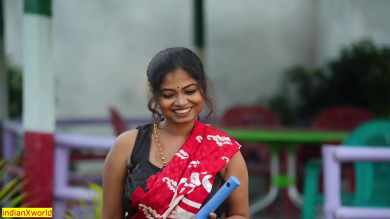 Indian Xshot: Šéf šuká moji nevinnou manželku! Indický kancelářský sex