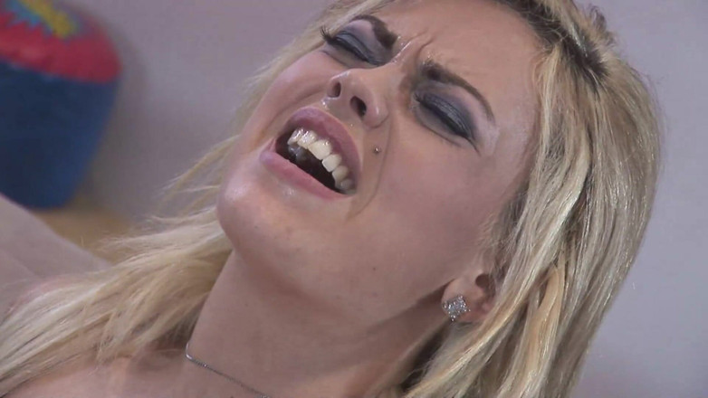 Hot Girlz: Peituda loira recebe peitos fodidos e bateu em BBC