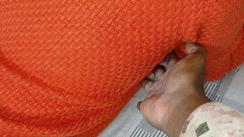 Apple Porn: 주말 섹스를 즐기는 핫한 이복 누이