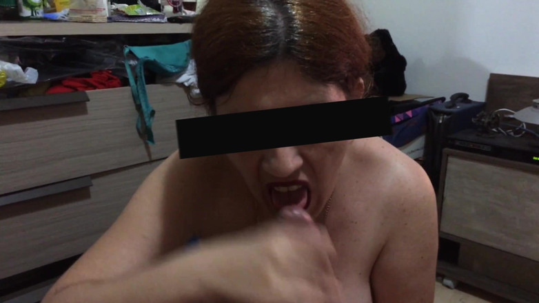 Masked woman: Moglie dai capelli rossi succhia e masturba il cazzo finché...