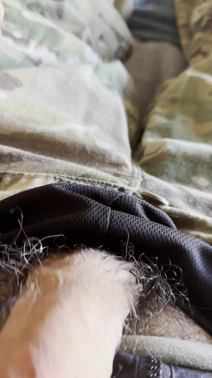 Gay Soldier Stuff: Voják si to dělá v Ocp Kalhotách!