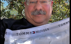 Hand-Free-Daddy-Chub: Seine enge weiße unterwäsche