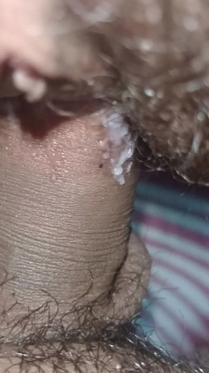 XXX Nepal: Муж лижет киску Urfis и трахает ее огурцом на хинди