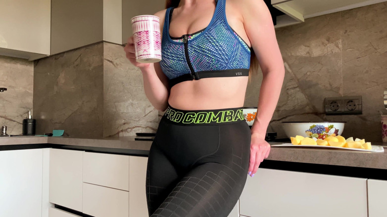 CumInMyMouthBaby: Mama vitregă a prietenului m-a prins labă și m-a futut - amatoare...