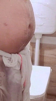 Desi uomo che si accarezza