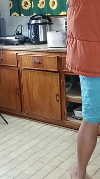 Amigos Bobos Fazendo Salada Na Cozinha