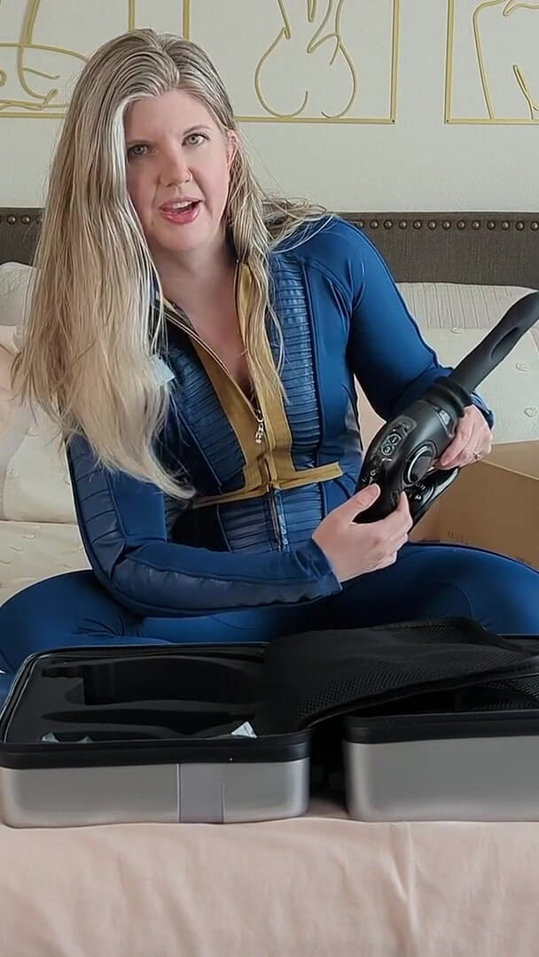 Unboxing and Trying the Ueros Sex Machine (Housewife ginger productions)