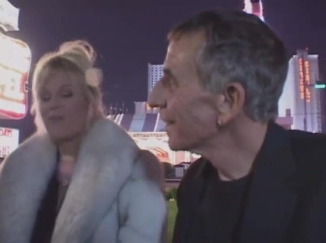 OLD X: Cette jeune blonde aime se faire baiser par un vieux...