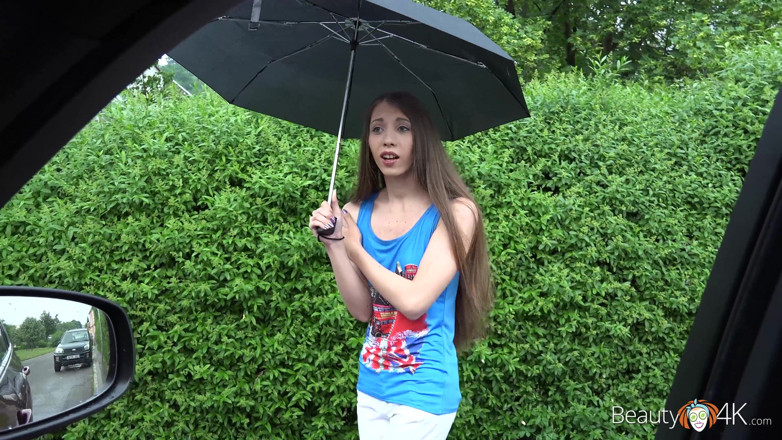 Teen Mega World: Gadis manis berpose telanjang