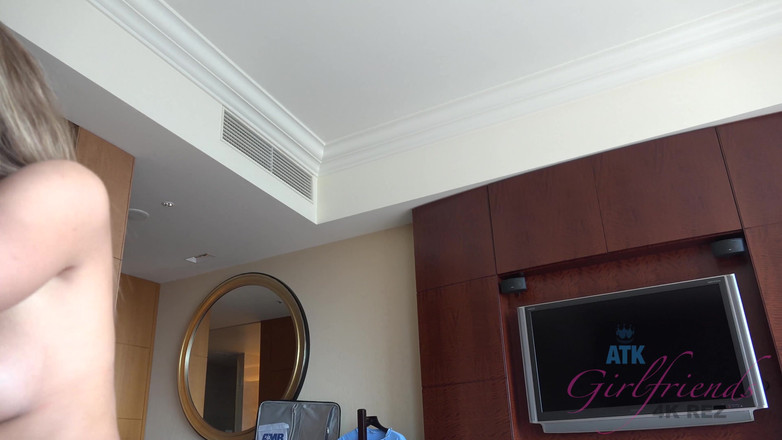 ATK Girlfriends: 그녀의 후배위 스타일을 따먹기 시작하고, 당신이 알기 전에 자지가 그녀의 엉덩이 안에 있다는 것을 알기 전에