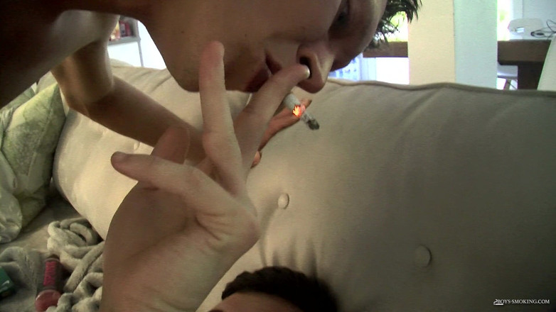 Boys Smoking: Ryan Connors ve Chase Young