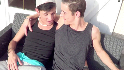 FRENCH STRAIGHT BOYS FUCKING GAY: Francouzský twink Lilou ošukaný jeho hetero frienc zvědavý