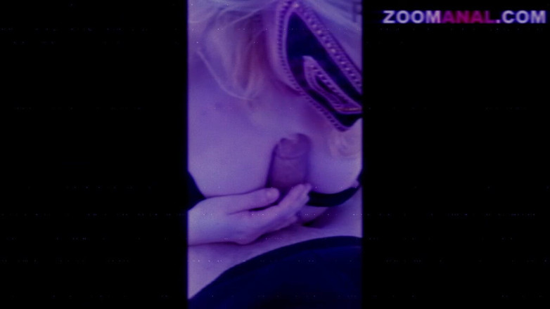 Zoomanal: Милфа-блондинка встречает своего арабского клиента