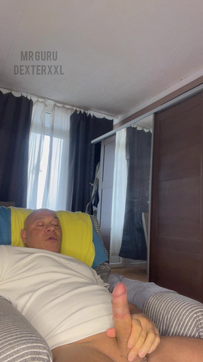 Mr. Guru: Bodybuilder wichst, Herr guru, wichst