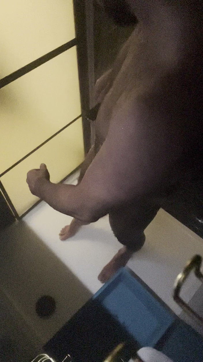 Razzle6: शावर टाइम