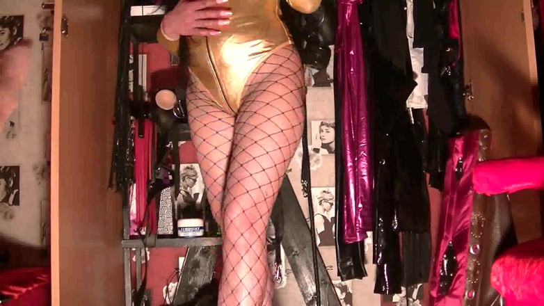 SassyTiff: Slave drink my pee