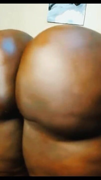 La sSBBw ebano scoreggia e spalanca la pecorina