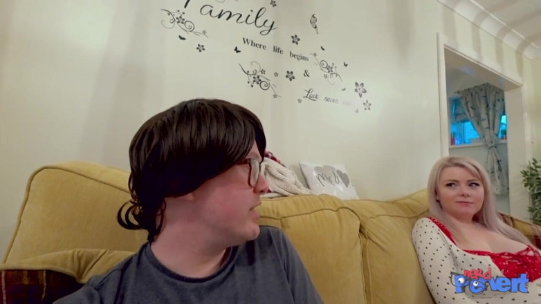Nerd Pervert: Danni Marie - สาวน่ารักมือใหม่ช่วยตัวเองแล้วอมควย