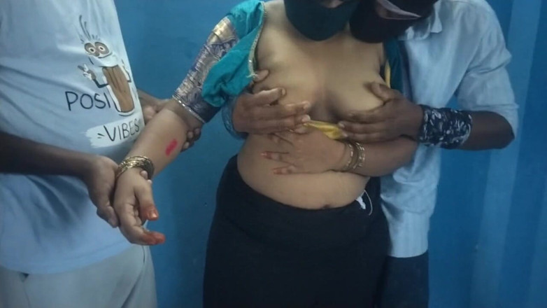 Tamil lesbian: Mia moglie fa sesso con il mio capo. Un trio...