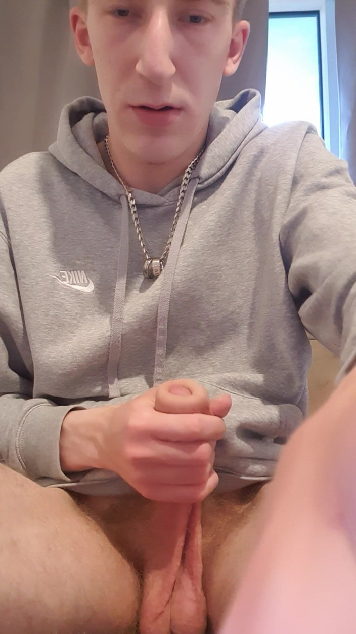 Adamross: Ragazzo magro tira indietro la pelle per mostrare Bellend