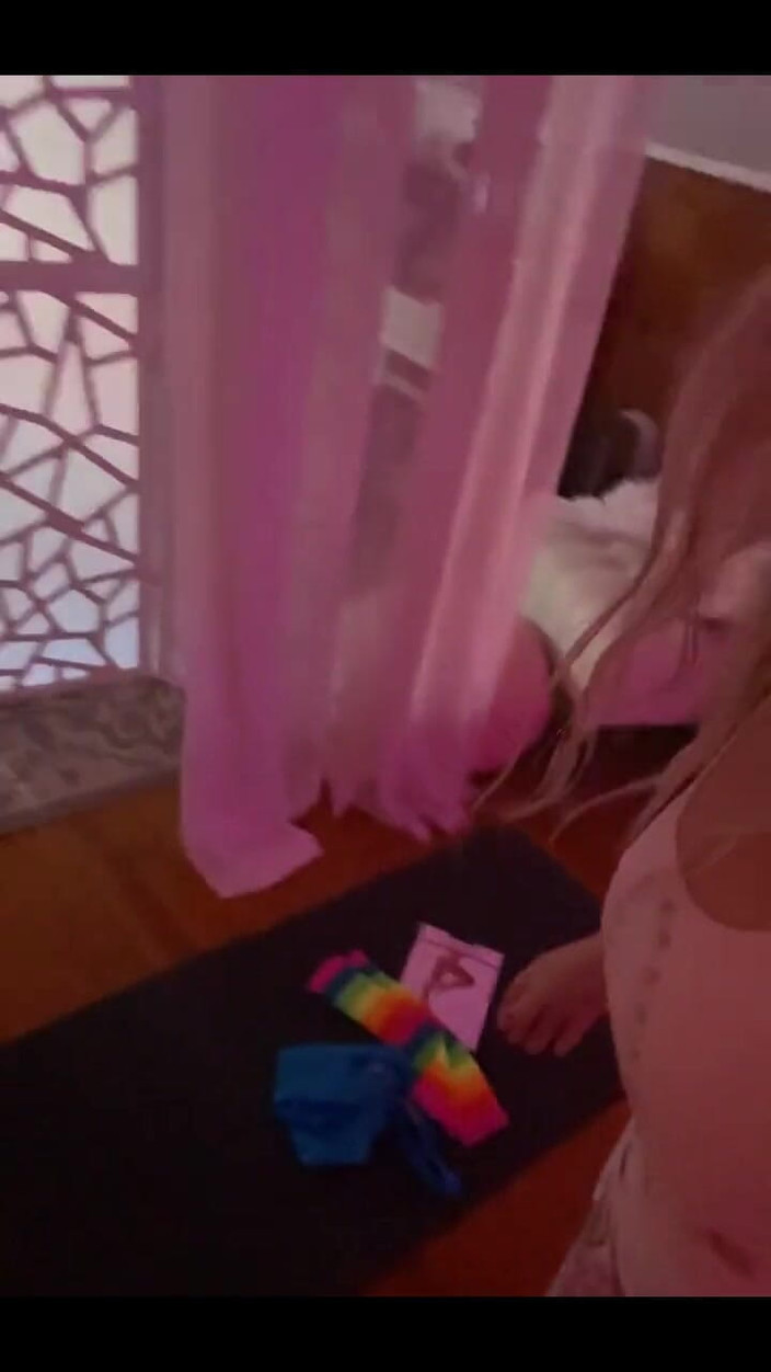 PaintedRose: Rival Twinsters filmando bastidores - cena 1 está prestes a começar.