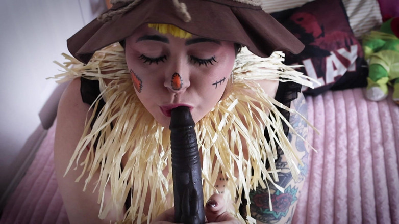 Mei After Dark: Scarecrow Dildo Play