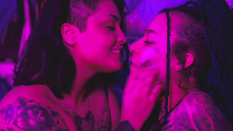 Quente club: Rotten Venus กับ D'louise