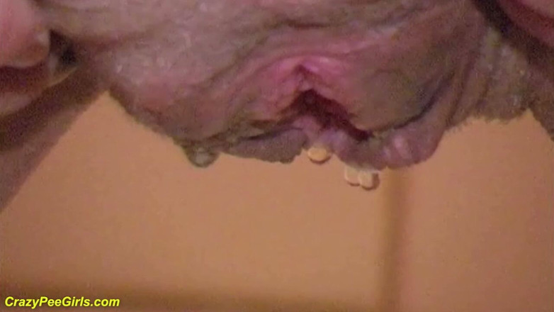 Pure Pee: Gros seins et pipi