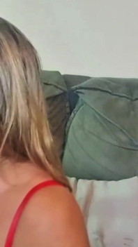 Vicina tradisce il marito con il muratore