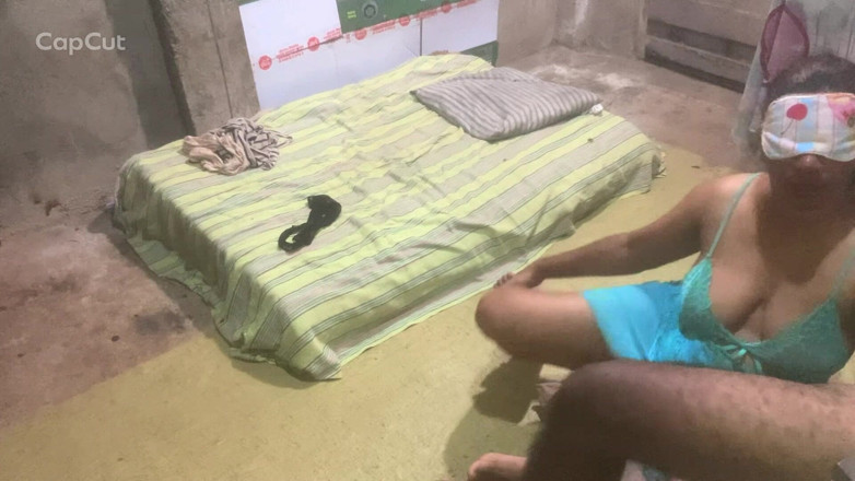 Tiyana: Kocası onu sikiyor ve sikiş şovunu kaydediyor