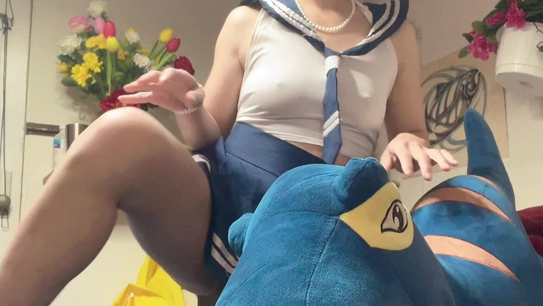 sweethanajapanese: College loszka Hana jebanie Dinosuar