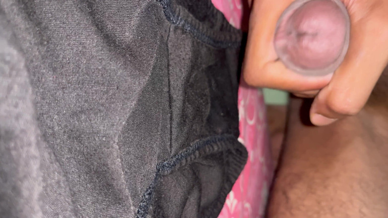 Cumlover35804: I cum on my Aunty Sangeeta's black panties.