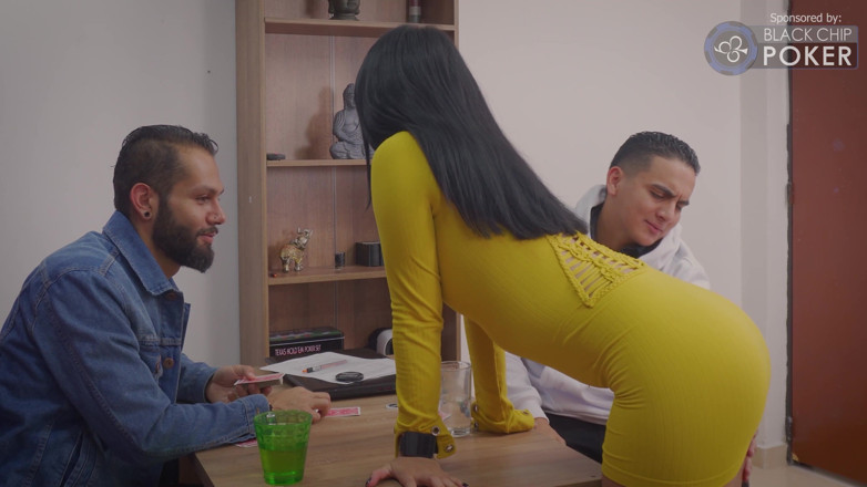 Run good girls: Secretaria latina Abby Motano follada por los jefes Filip y...