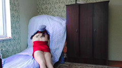 Kitty_Cross: Femboy hemlagad röd klädd modell