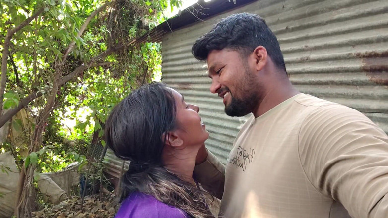 Premi pooja: インドの叔母さん - バービーは元夫と別れ、隣の男の子と大きなお尻と秘所の渇きを癒した。