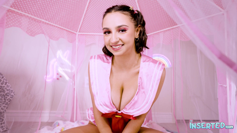 Inserted: daala gaya Hailey Rose ke paas hani pot hai
