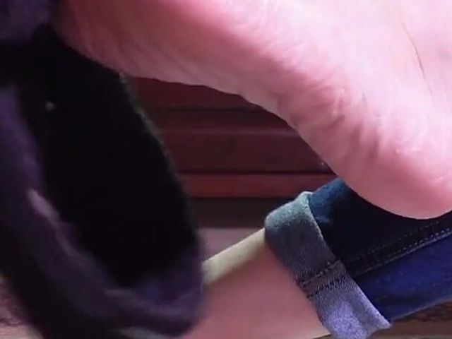 Dirty Slipper Dangle (Raven Willow)