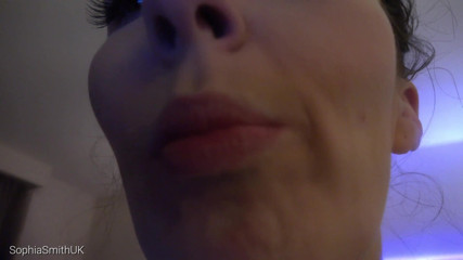 SophiaSmithUK: ASMR a big kiss