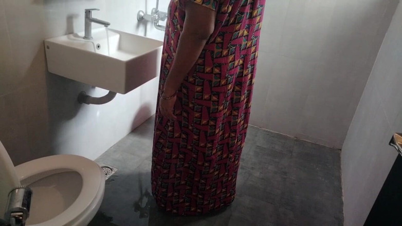 Reshma hot: Tombul teyze ateşli banyo yapıyor