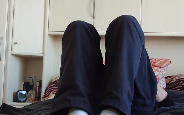 Carmen_Nylonjunge: Kaus kaki sepatu putihku