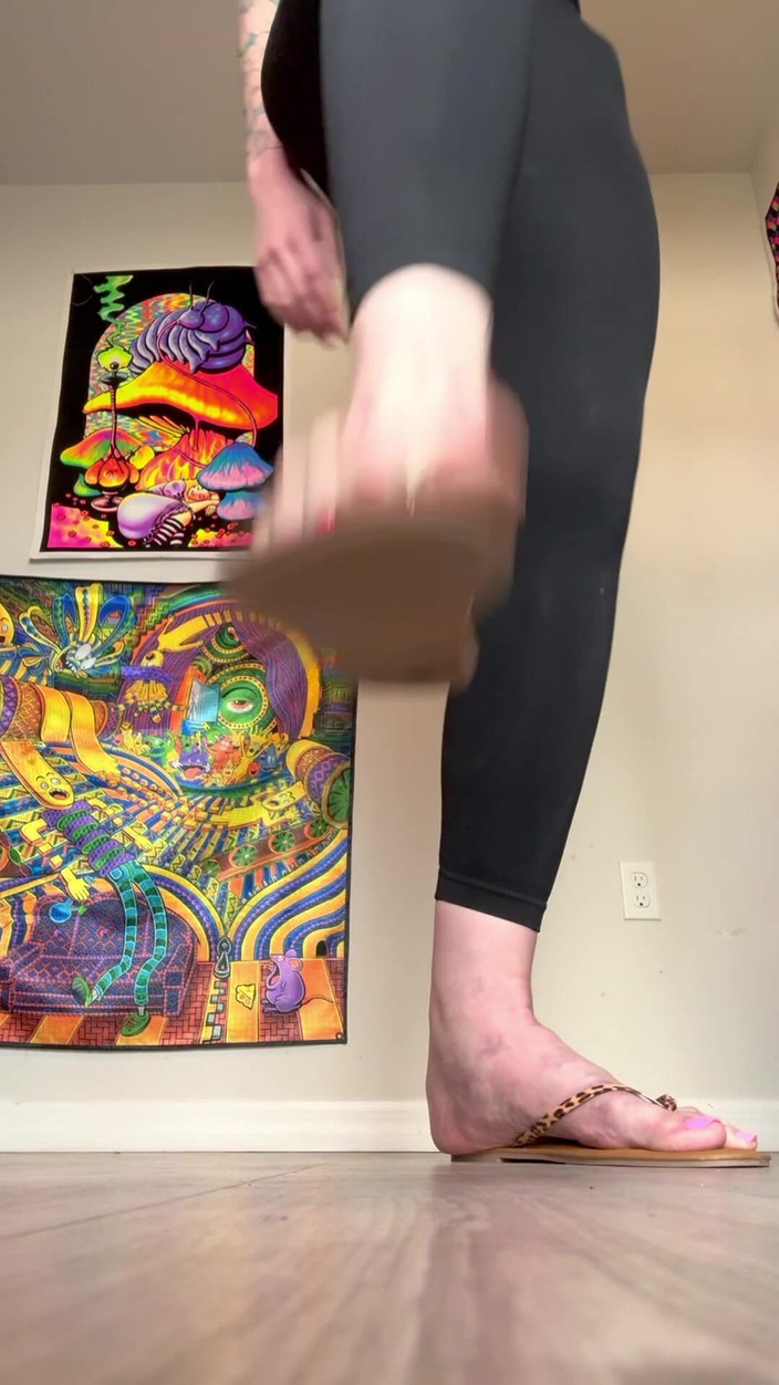 Peppermint Giantess: 플립플롭으로 하드코어 밟기