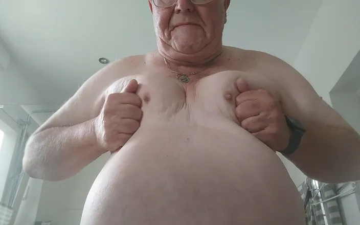 Karlchengeil: Extreme Pleasure to My Nipples