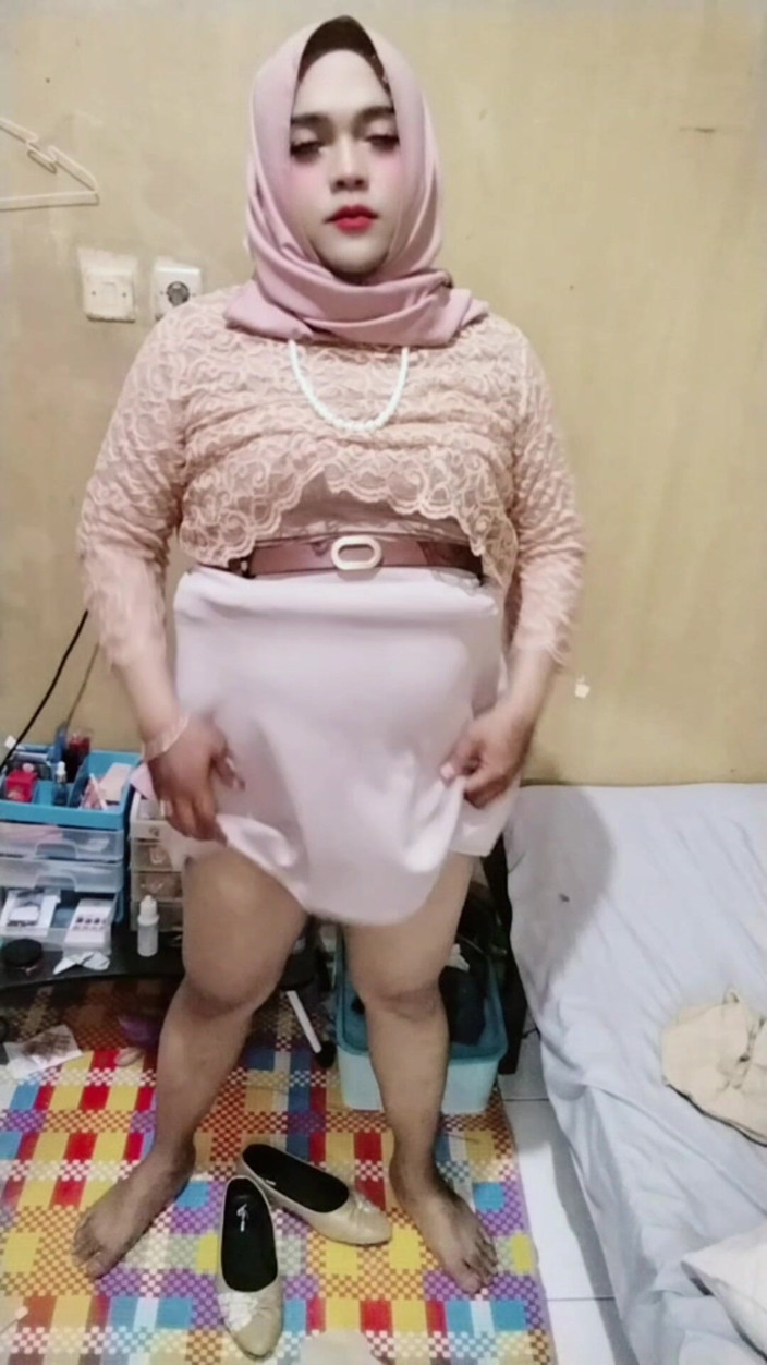 Ivvy Crossdresser: Кроссдрессер в хиджабе Ivvy мастурбирует до спермы