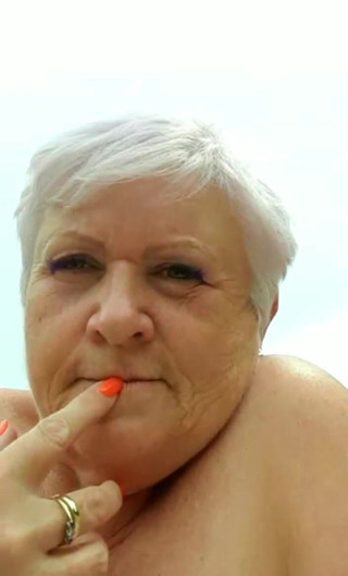 Uk Joolz: Nahé opalování dnes v klubu