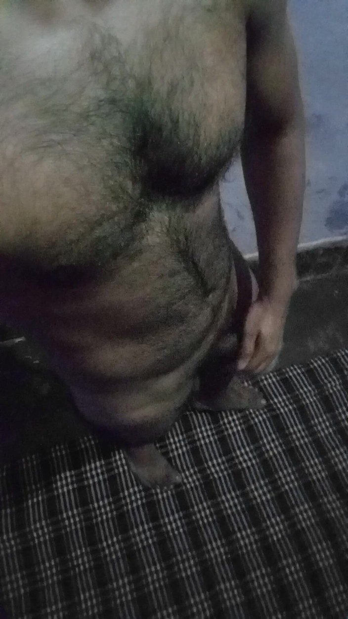 Raaz26d: Delhili genç kız evde kimse yokken büyük yarağı yağlıyor ve...