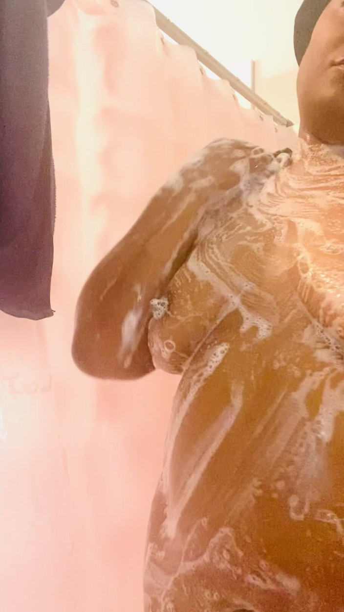 Luscious: Viens prendre une douche avec peachy