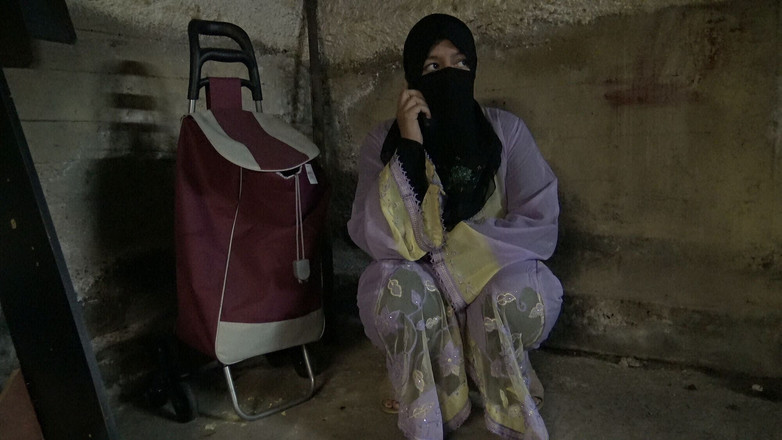 Souzan Halabi: Syrische vluchteling betrapt door Duitse huisbaas - zuigen en neuken